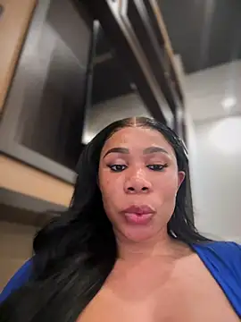 Snapshot of Belle___ chatting on 12/29/24, 01:24 Belle online show from 12/29/24, 01:24