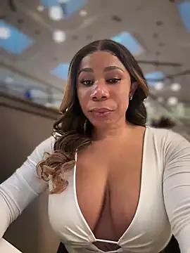 Snapshot of Belle___ chatting on 01/04/25, 10:34 Belle online show from 01/04/25, 10:34