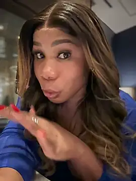 Snapshot of Belle___ chatting on 01/18/25, 01:41 Belle online show from 01/18/25, 01:41