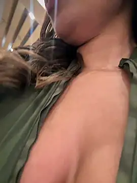 Snapshot of Belle___ chatting on 01/18/25, 11:22 Belle online show from 01/18/25, 11:22