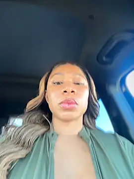 Snapshot of Belle___ chatting on 01/24/25, 03:45 Belle online show from 01/24/25, 03:45