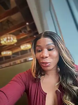 Snapshot of Belle___ chatting on 01/31/25, 06:36 Belle online show from 01/31/25, 06:36