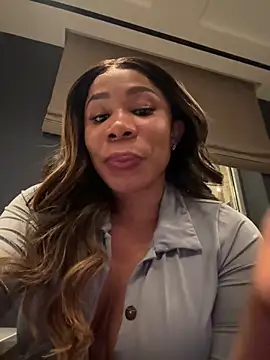 Snapshot of Belle___ chatting on 02/01/25, 02:37 Belle online show from 02/01/25, 02:37