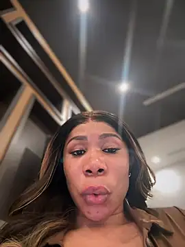 Snapshot of Belle___ chatting on 02/02/25, 01:02 Belle online show from 02/02/25, 01:02