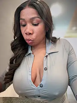 Snapshot of Belle___ chatting on 02/15/25, 06:23 Belle online show from 02/15/25, 06:23