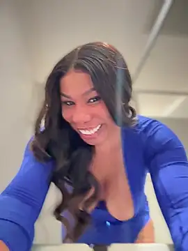 Snapshot of Belle___ chatting on 02/16/25, 01:36 Belle online show from 02/16/25, 01:36