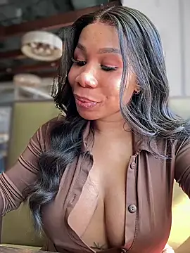 Snapshot of Belle___ chatting on 02/21/25, 05:42 Belle online show from 02/21/25, 05:42