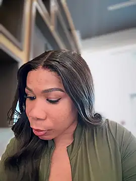 Snapshot of Belle___ chatting on 03/08/25, 05:33 Belle online show from 03/08/25, 05:33