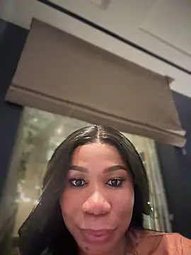 Snapshot of Belle___ chatting on 03/09/25, 01:56 Belle online show from 03/09/25, 01:56