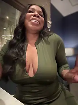 Snapshot of Belle___ chatting on 03/16/25, 12:45 Belle online show from 03/16/25, 12:45