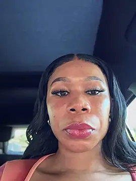 Snapshot of Belle___ chatting on 09/13/25, 03:45 Belle online show from 09/13/25, 03:45