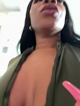 Snapshot of Belle___ chatting on 09/14/25, 02:38 Belle online show from 09/14/25, 02:38