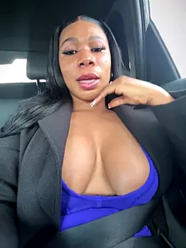 Snapshot of Belle___ chatting on 09/27/25, 02:22 Belle online show from 09/27/25, 02:22