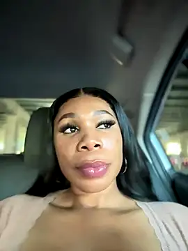 Snapshot of Belle___ chatting on 10/10/25, 09:14 Belle online show from 10/10/25, 09:14