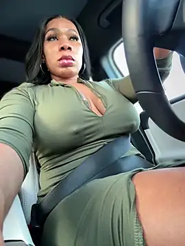 Snapshot of Belle___ chatting on 10/25/25, 10:26 Belle online show from 10/25/25, 10:26