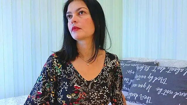  Lily  online show from 11/05/25, 06:13