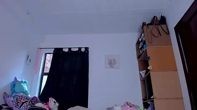 AlondraDiossa03 online show from 10/27/25, 07:40