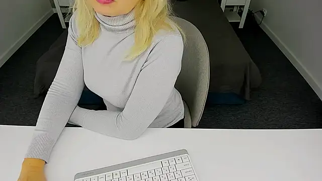 Abby Moore  online show from 01/27/25, 03:26