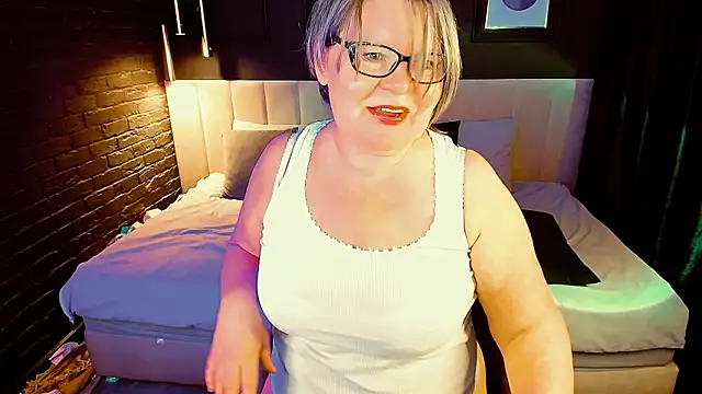 Shannonshine online show from 02/04/26, 02:12