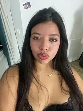 Snapshot of DulceAngelica chatting on 03/19/26, 02:04 DulceAngelica online show from 03/19/26, 02:04