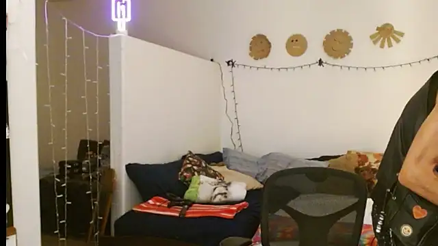 Snapshot of mycock2474u chatting on 02/18/25, 01:32 mycock2474u online show from 02/18/25, 01:32