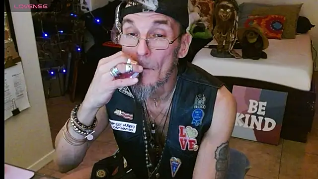 Snapshot of mycock2474u chatting on 03/21/25, 07:11 mycock2474u online show from 03/21/25, 07:11