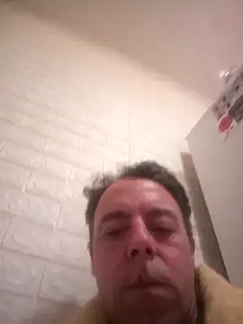 Snapshot of david_geam chatting on 12/10/24, 07:43 david geam online show from 12/10/24, 07:43