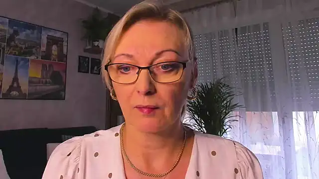 vanessa chat online show from 10/28/25, 02:20