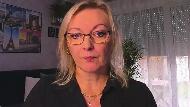 vanessa chat online show from 11/10/25, 02:16