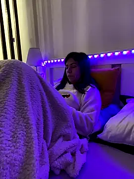 Snapshot of HotyWinter chatting on 10/20/25, 03:18 HotyWinter online show from 10/20/25, 03:18