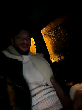 Snapshot of Lionayowe chatting on 10/30/25, 12:01 Lionayowe online show from 10/30/25, 12:01