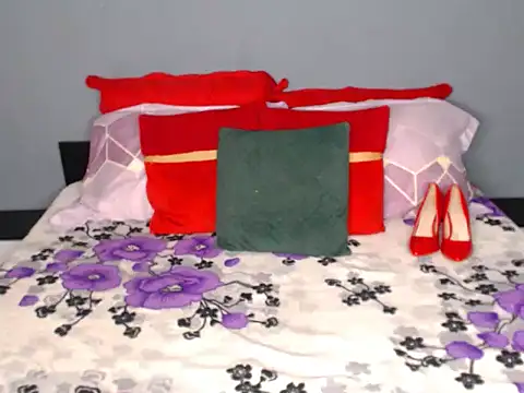 Snapshot of mira90dirty chatting on 12/17/25, 09:04 mira90dirty online show from 12/17/25, 09:04