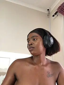 LuciousLips96 online show from 02/13/25, 12:00