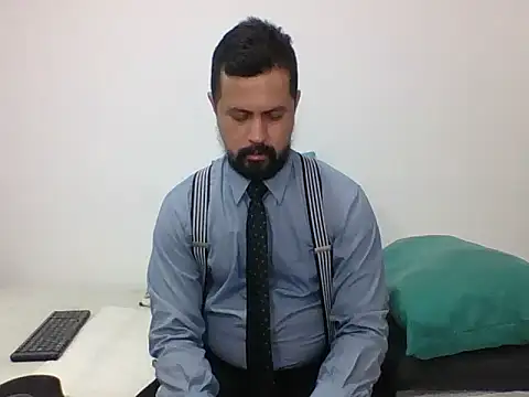 Snapshot of TRIISTAN_KING10 chatting on 01/15/25, 07:01 TRIISTAN KING10 online show from 01/15/25, 07:01