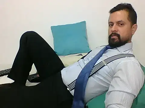 Snapshot of TRIISTAN_KING10 chatting on 01/17/25, 07:38 TRIISTAN KING10 online show from 01/17/25, 07:38