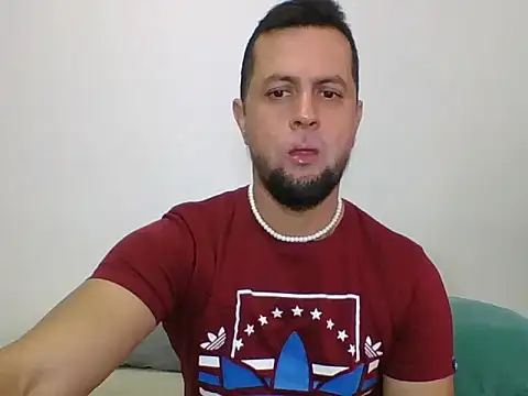 Snapshot of TRIISTAN_KING10 chatting on 07/23/26, 03:43 TRIISTAN KING10 online show from 07/23/26, 03:43