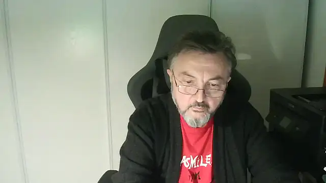 Snapshot of steb06 chatting on 12/03/25, 04:38 steb06 online show from 12/03/25, 04:38