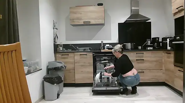 Snapshot of lilie69 chatting on 02/13/25, 06:05 lilie69 online show from 02/13/25, 06:05