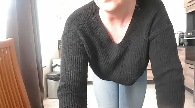 Snapshot of lilie69 chatting on 02/14/25, 11:53 lilie69 online show from 02/14/25, 11:53