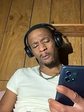 Snapshot of Tristris100 chatting on 12/08/24, 04:57 Tristris100 online show from 12/08/24, 04:57