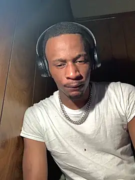 Snapshot of Tristris100 chatting on 12/10/24, 01:55 Tristris100 online show from 12/10/24, 01:55