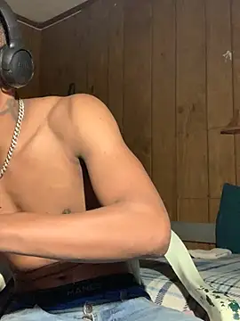 Snapshot of Tristris100 chatting on 12/13/24, 01:37 Tristris100 online show from 12/13/24, 01:37