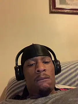 Snapshot of Tristris100 chatting on 12/16/24, 06:53 Tristris100 online show from 12/16/24, 06:53