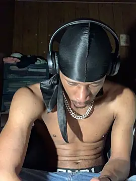 Snapshot of Tristris100 chatting on 12/19/24, 03:51 Tristris100 online show from 12/19/24, 03:51