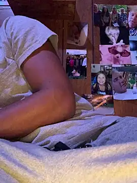 Snapshot of Tristris100 chatting on 02/04/25, 08:24 Tristris100 online show from 02/04/25, 08:24