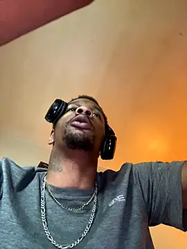 Snapshot of Tristris100 chatting on 09/09/25, 01:54 Tristris100 online show from 09/09/25, 01:54