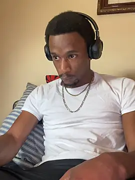 Snapshot of Tristris100 chatting on 09/15/25, 04:40 Tristris100 online show from 09/15/25, 04:40