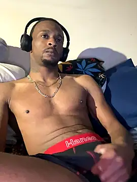 Snapshot of Tristris100 chatting on 10/29/25, 04:59 Tristris100 online show from 10/29/25, 04:59