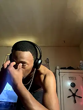 Snapshot of Tristris100 chatting on 10/30/25, 06:19 Tristris100 online show from 10/30/25, 06:19