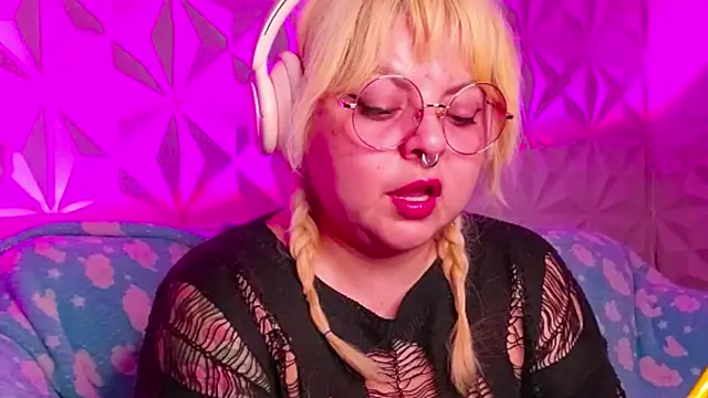 Satyn doll online show from 10/17/25, 11:07